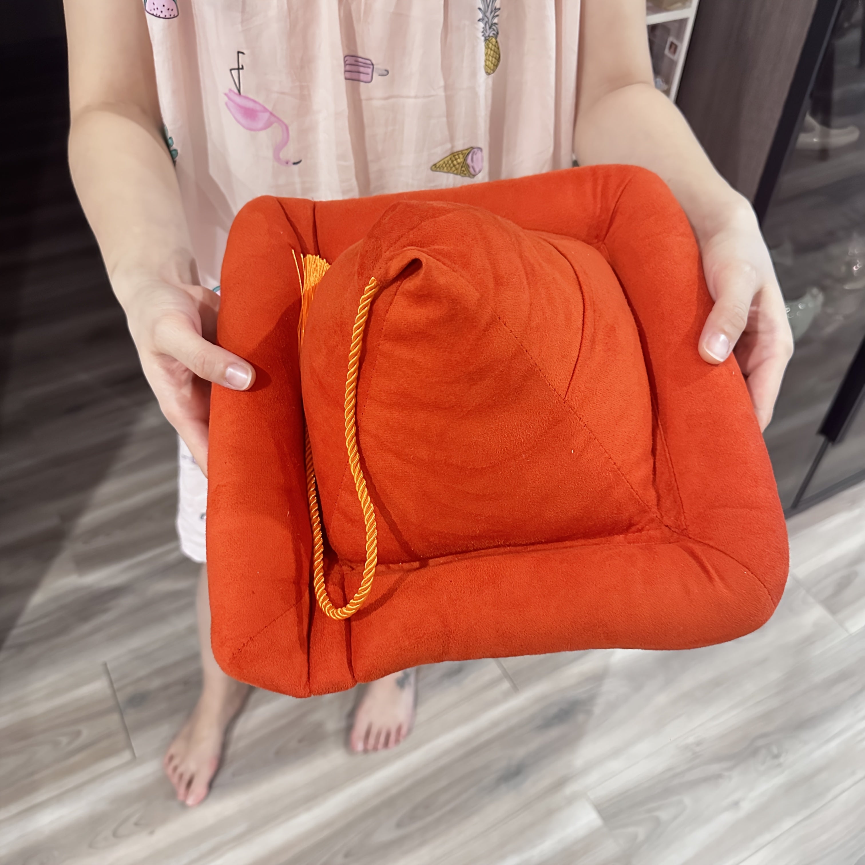 Pyramid Reading Pillow Stand