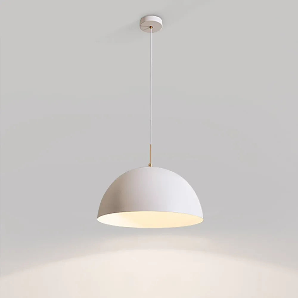 Moderní minimalistické závěsné světlo s bílým kloboukem a jedním světlem
