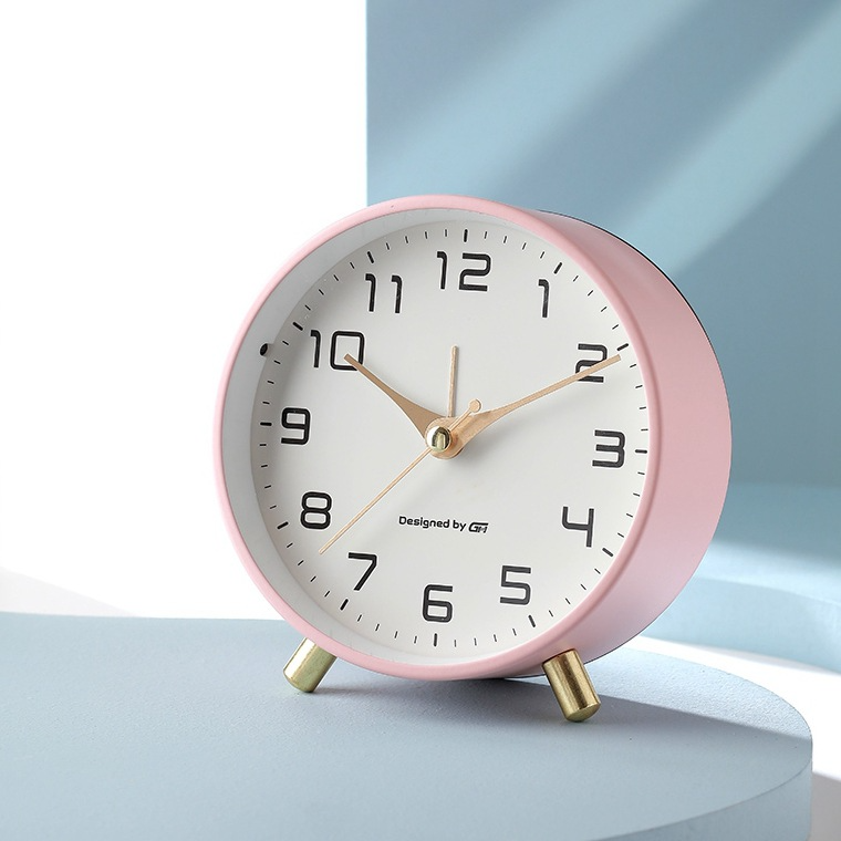 Silent Scandinavian Table Clock With Modern Design For Living Rooms