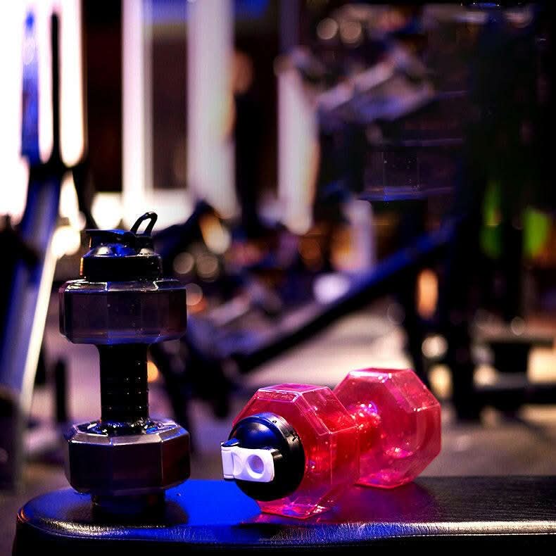 Láhev na vodu AquaFlex s činkou 550 ml pro fitness a každodenní použití, 2v1 design