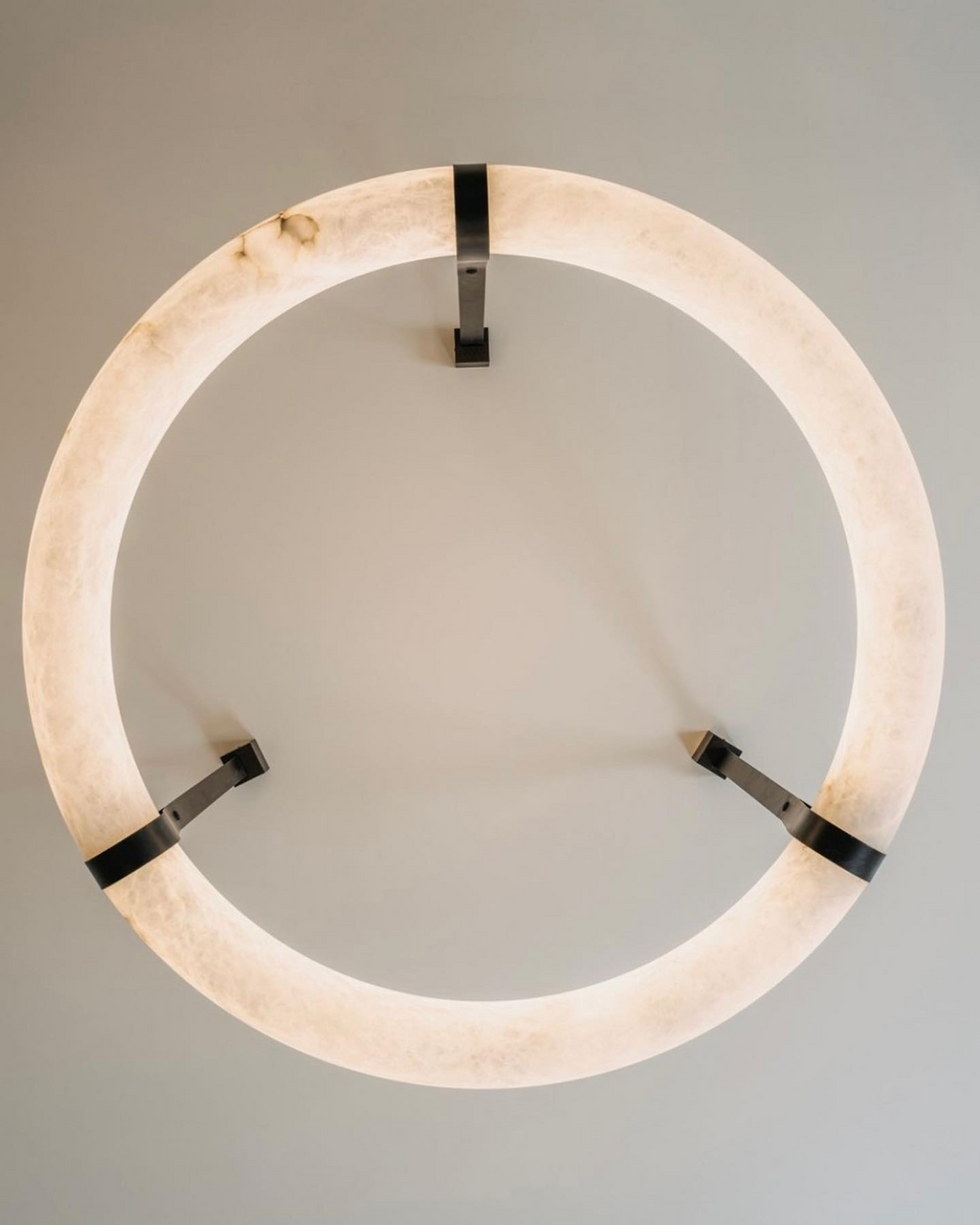 Alabaster-Ring-Hängeleuchte mit LED, Naturstein in Braun bis Gold, 3000K–6000K