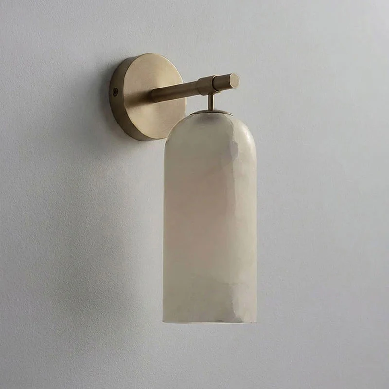 Lampada da parete cilindrica in alabastro con luce calda e cornice dorata