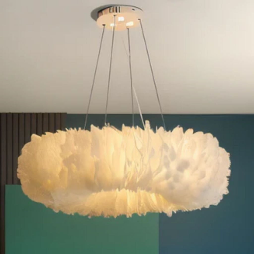 Okrągła biała lampa wisząca AuroraLume z piórami i miękkim rozproszeniem światła