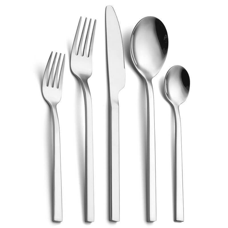 30-delt bestikksett for seks personer laget av 18/10 rustfritt stål