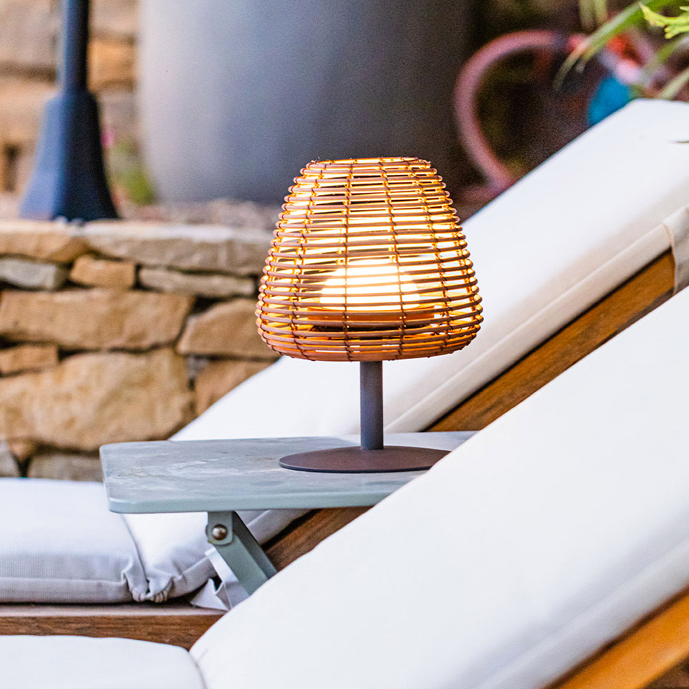 مصباح طاولة LED داخلي وخارجي لأجواء دافئة ومريحة