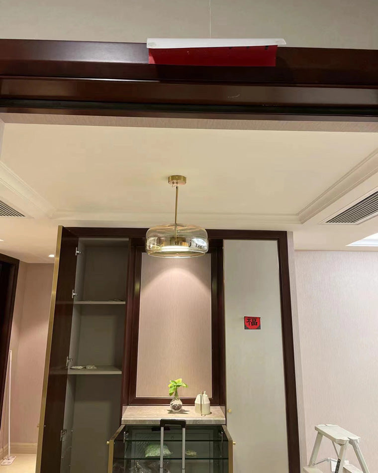 Závěsná lampa z jantarového foukaného skla s kulatým profilem, nastavitelným osvětlením do jídelny