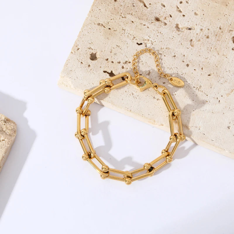 Lumiere Jewelry Set In Gold Link Form With Timeless Shine