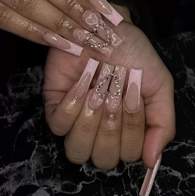 NexaPress Pink Negle med Design, 24 Stykker, Hurtig at Påføre og Elegant til Enhver Begivenhed