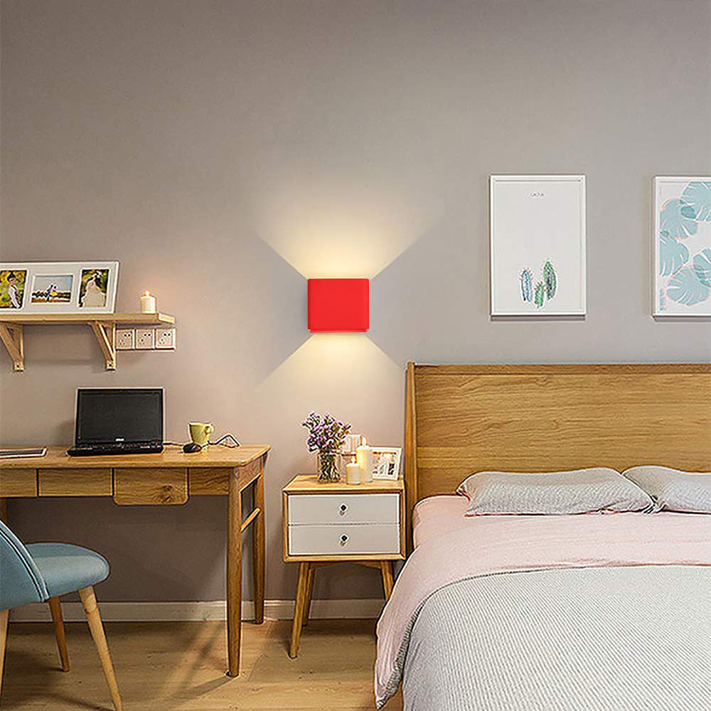 LumaNova Moderne quadratische Wandleuchte für gemütliches Schlafzimmer