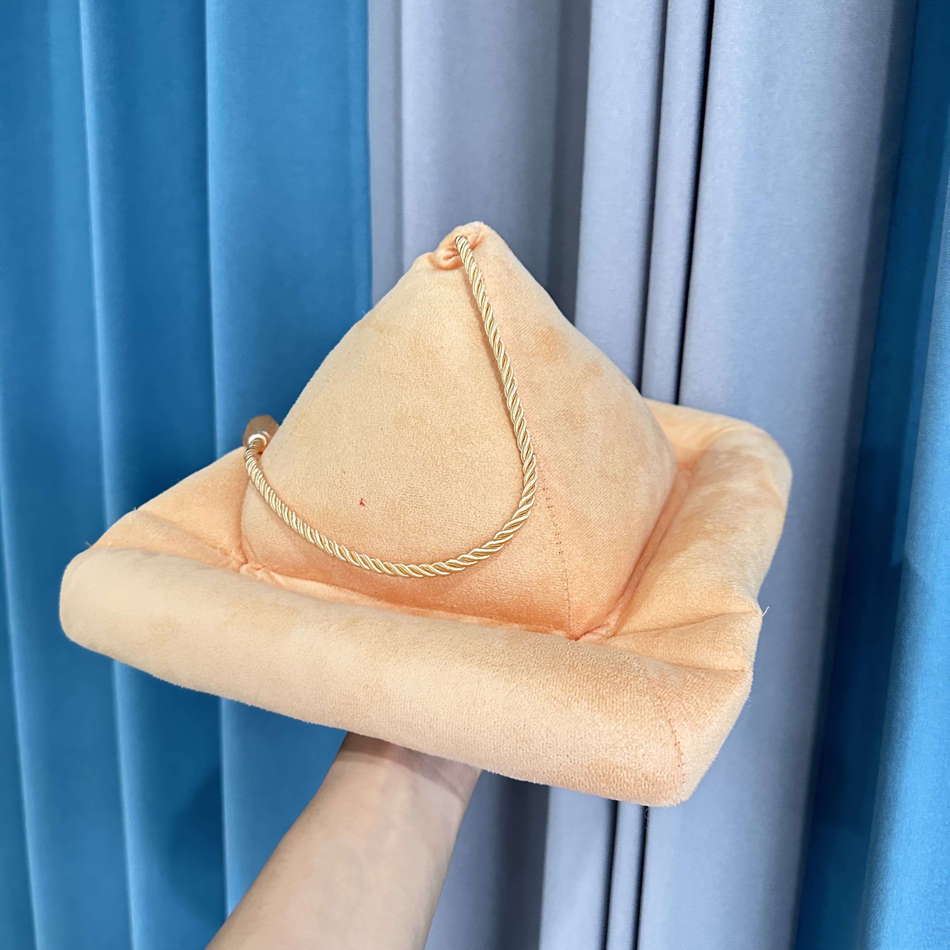 Pyramid Reading Pillow Stand