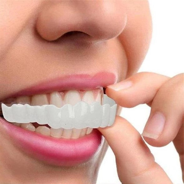 Set di faccette dentali per sorriso superiore e inferiore
