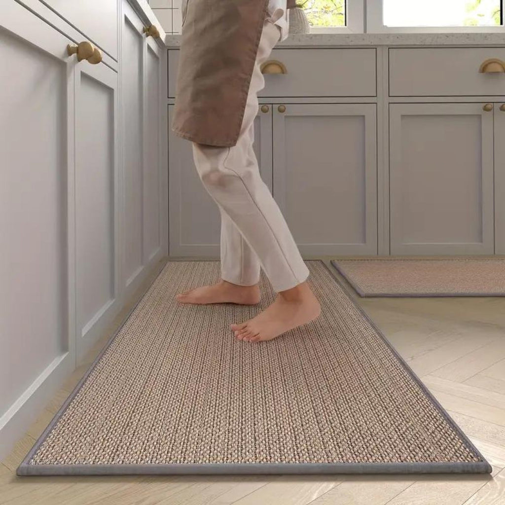 Sada kuchyňských běhounů z béžové PVC pěny, protiskluzové rohože 45x120 cm a 45x70 cm, odolné proti skvrnám