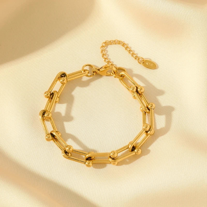 Lumiere Jewelry Set In Gold Link Form With Timeless Shine