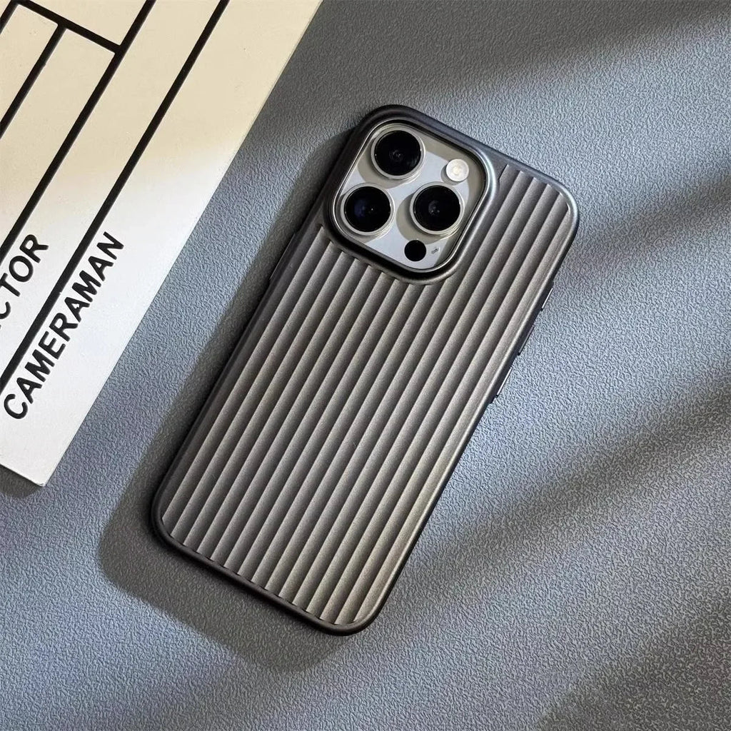 Custodia Protettiva Titanium Shield Pro per iPhone con Design Minimalista ed Elegante