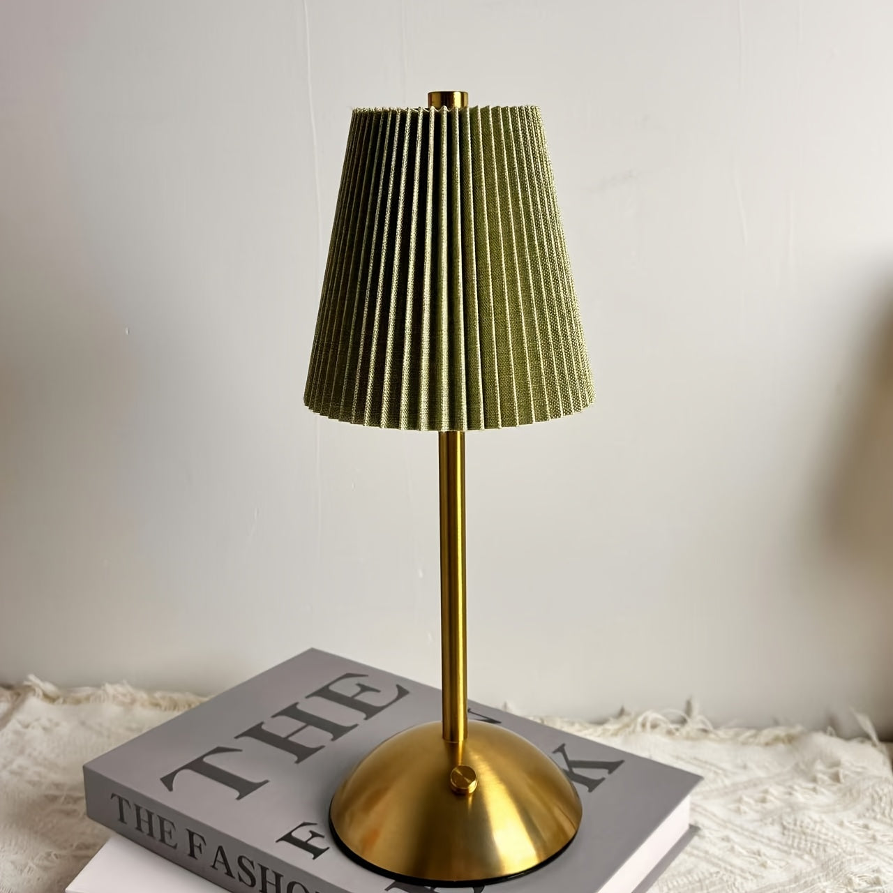 Wireless Bedside Lamp with Three Color Dimming