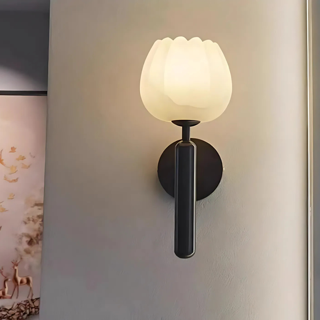 Serena mramorová nástěnná lampa s LED osvětlením a měděnými akcenty