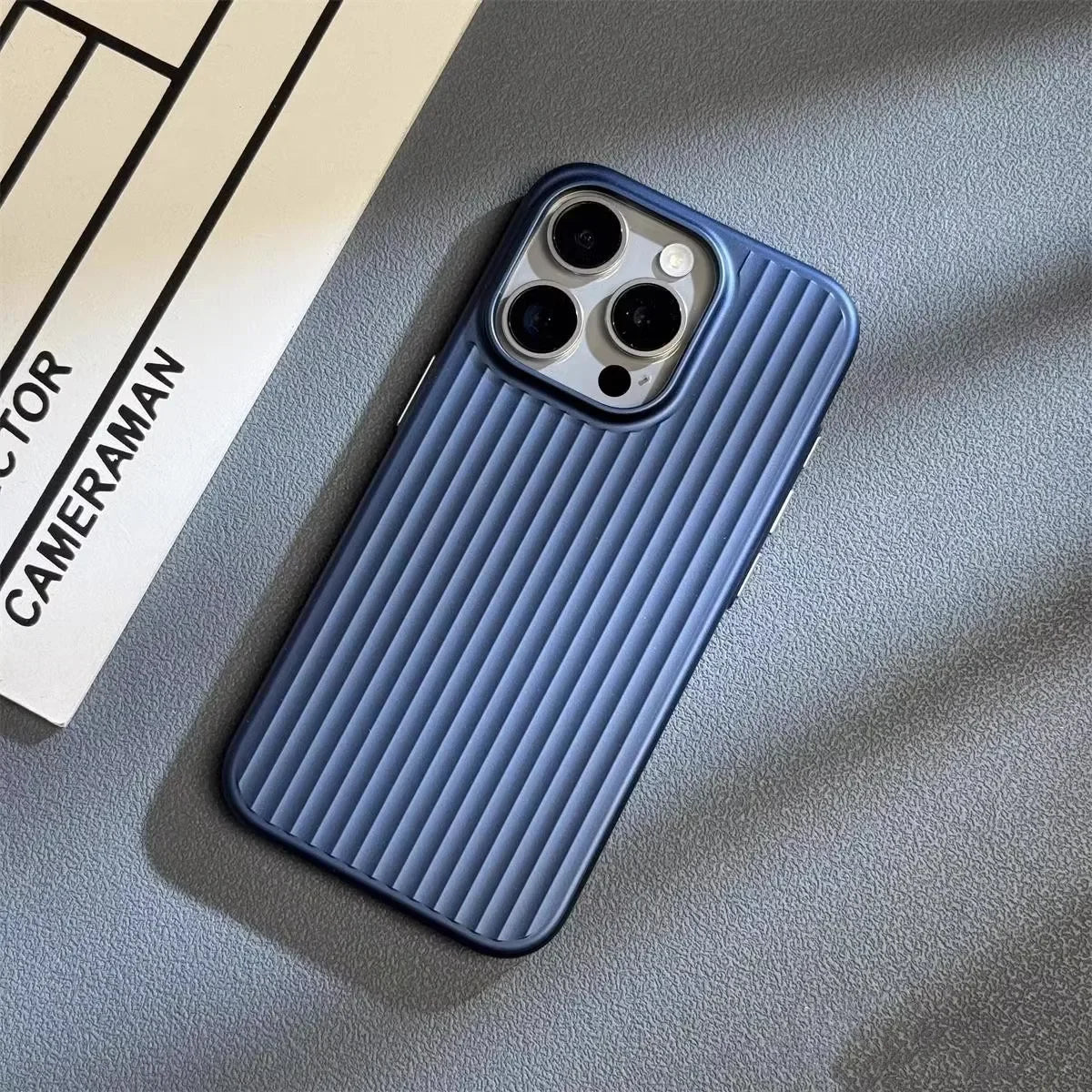 Custodia Protettiva Titanium Shield Pro per iPhone con Design Minimalista ed Elegante