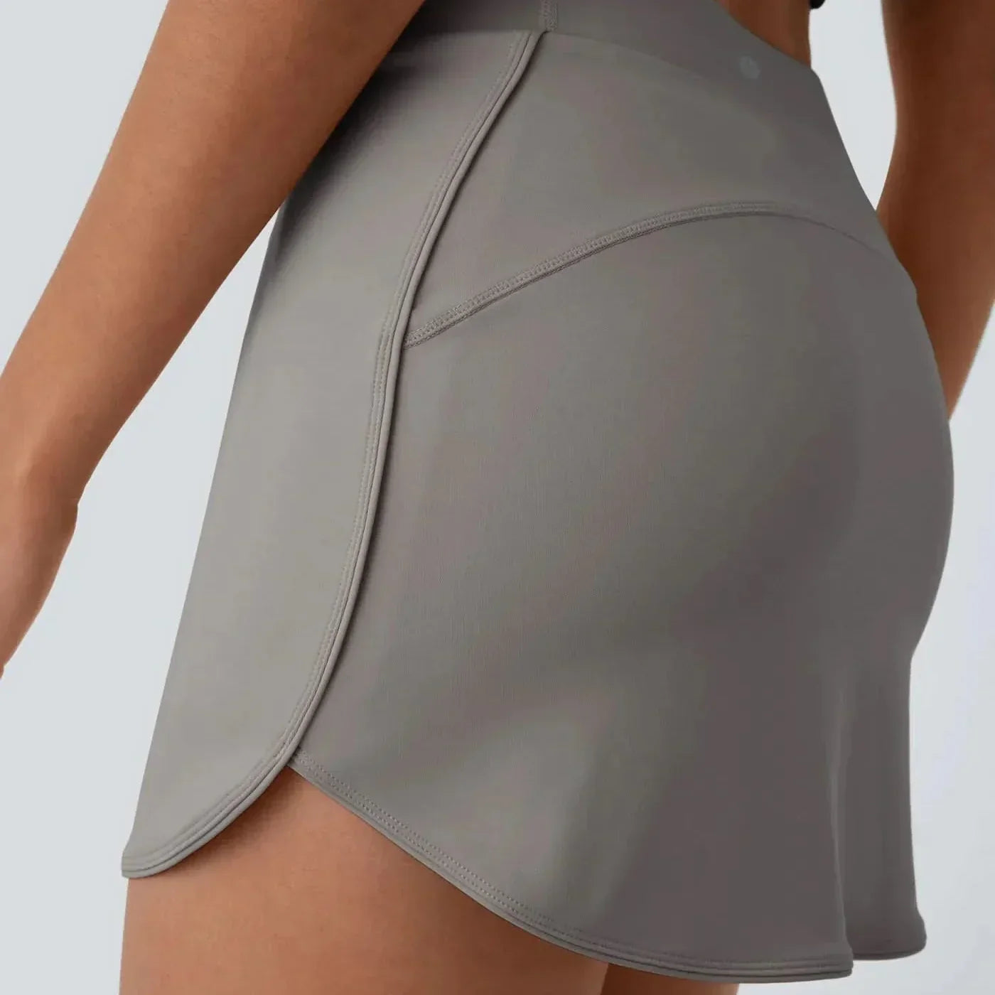 Jupe de Golf Nova 2-en-1 Micro Jupe avec Poches Cachées et Ceinture Haute Plate