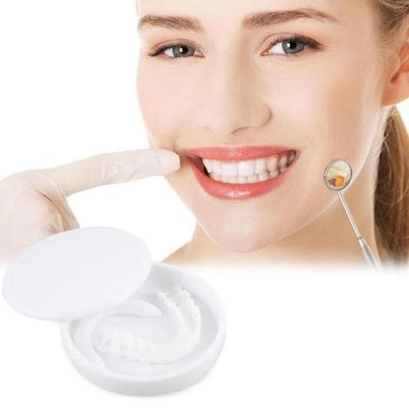 Set di faccette dentali per sorriso superiore e inferiore
