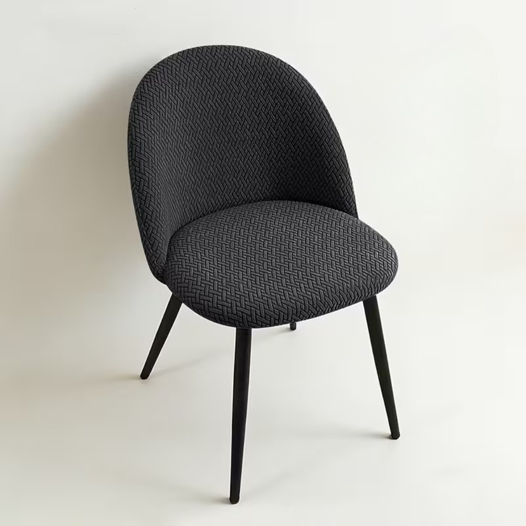Moderní potahy na židle s pružným materiálem