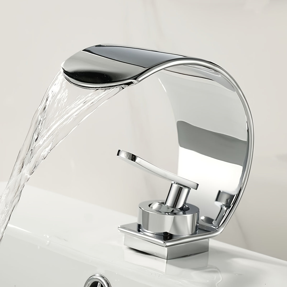 Rubinetto per lavabo a cascata con specchio