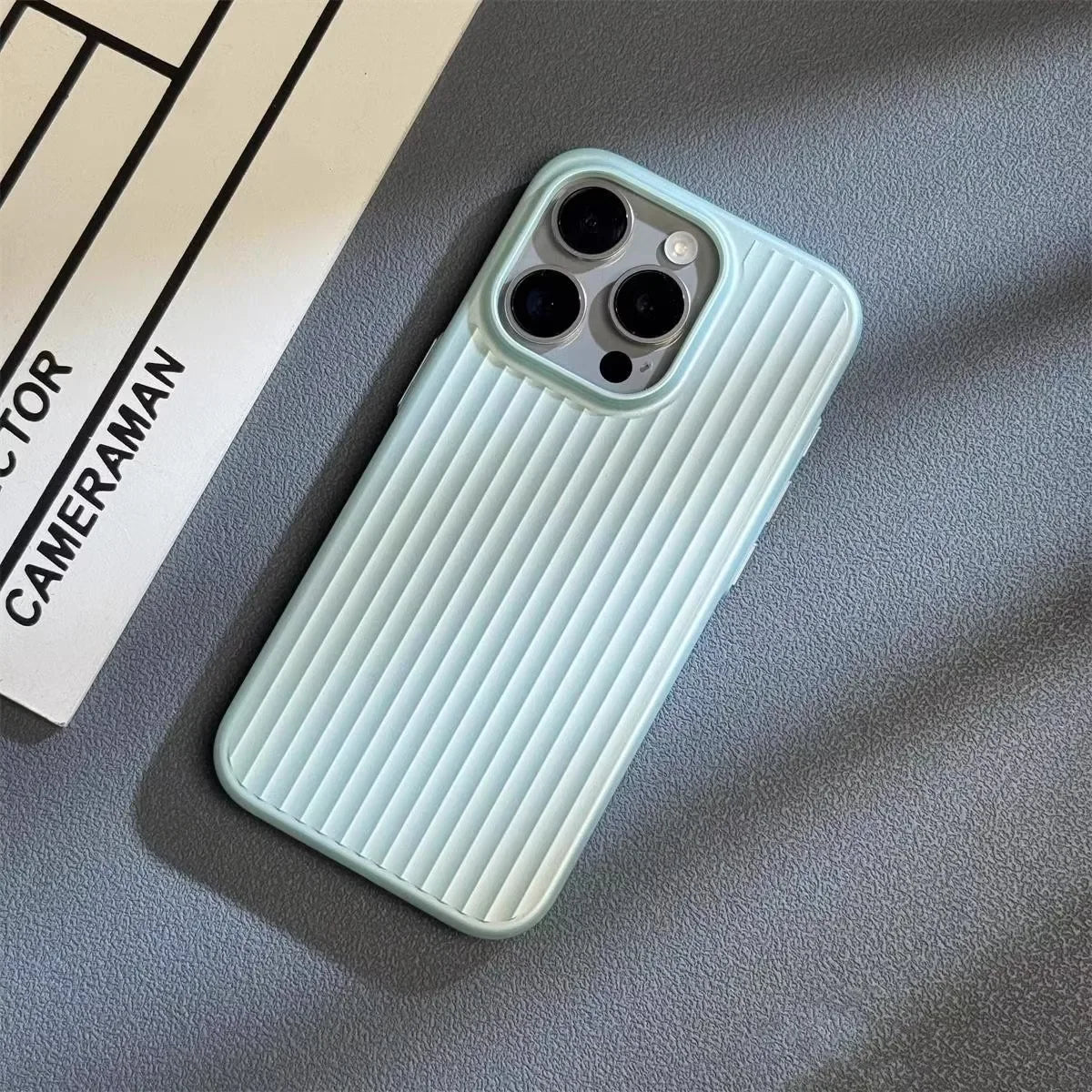 Custodia Protettiva Titanium Shield Pro per iPhone con Design Minimalista ed Elegante