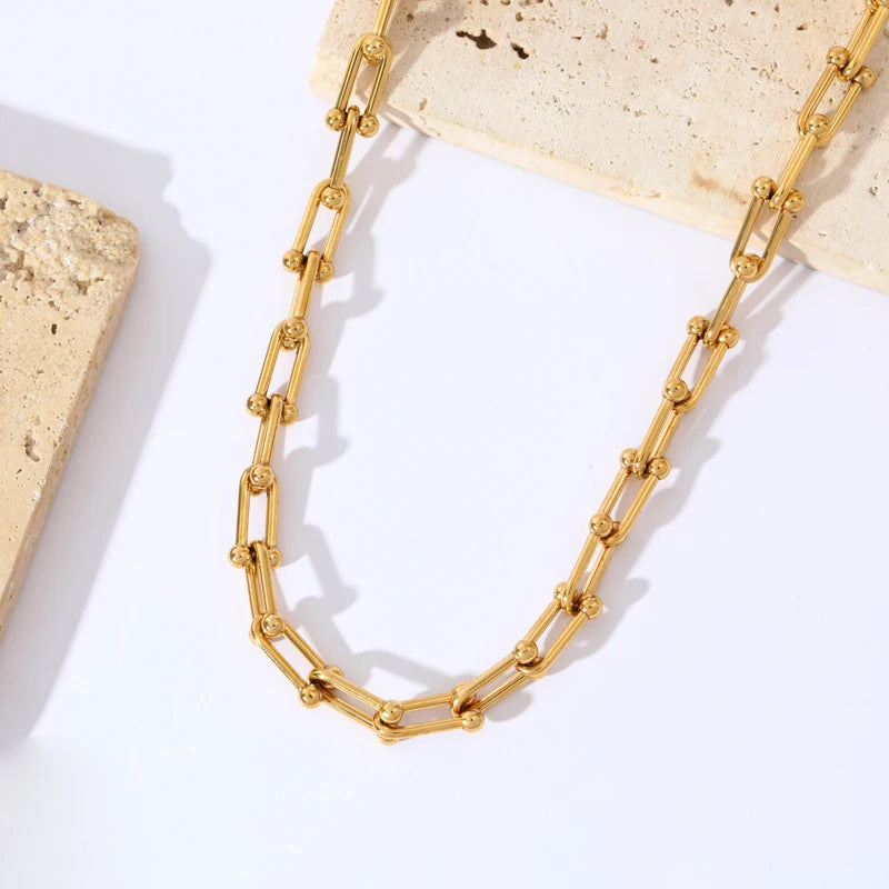 Lumiere Jewelry Set In Gold Link Form With Timeless Shine