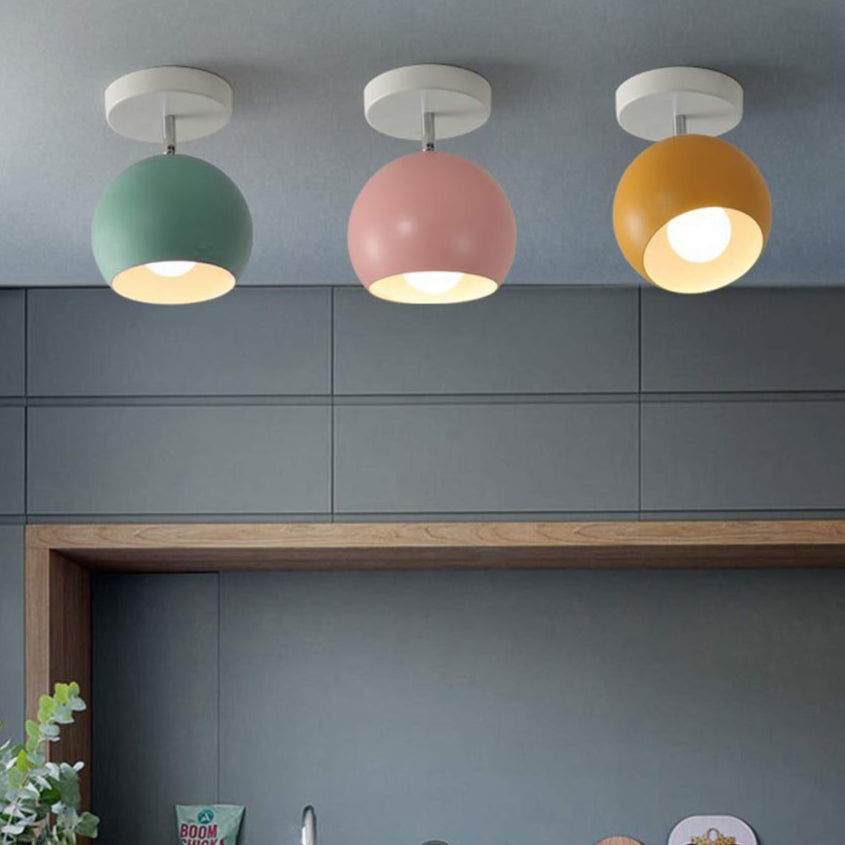 Stropní lampa AuroraGlow s teplým ambientním světlem pro moderní interiéry