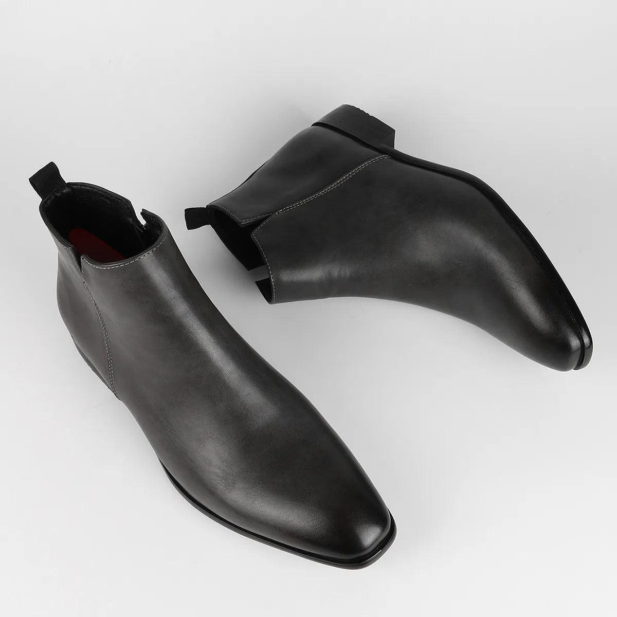 Aurelia Men's Chelsea Style Leather Boots With Sleek Look