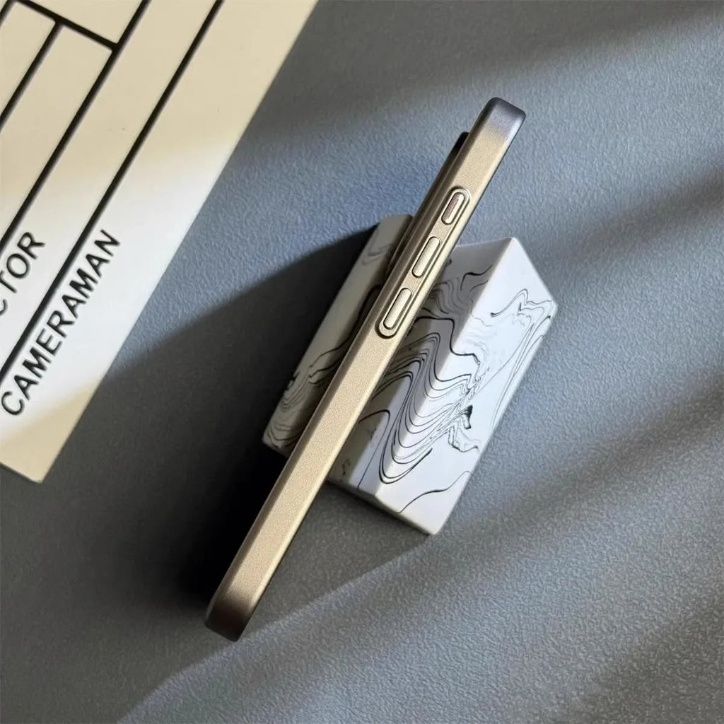 Custodia Protettiva Titanium Shield Pro per iPhone con Design Minimalista ed Elegante