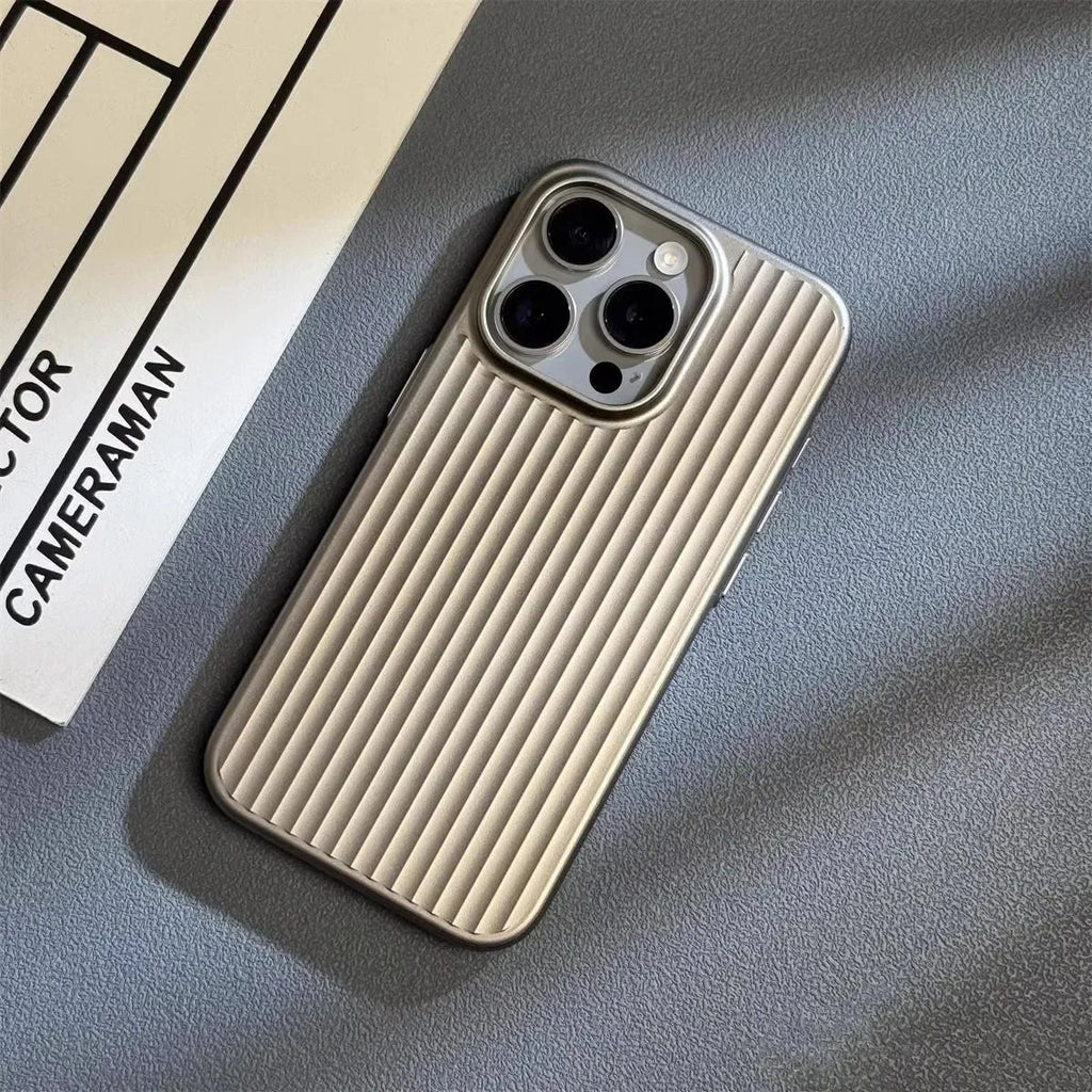 Custodia Protettiva Titanium Shield Pro per iPhone con Design Minimalista ed Elegante