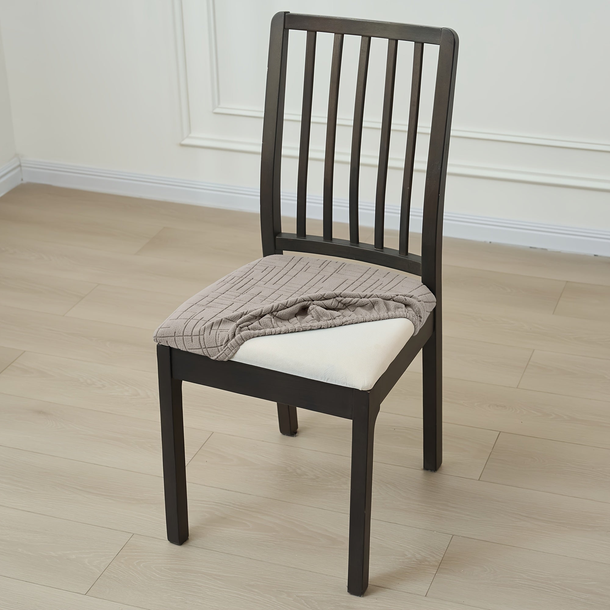 Modern Stretch Protection for Elegant Dining Chairs