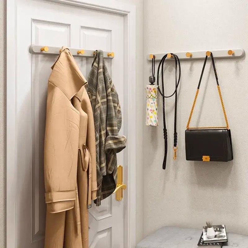 Porte-manteau mural vintage taupe élégant avec crochets pour couloirs