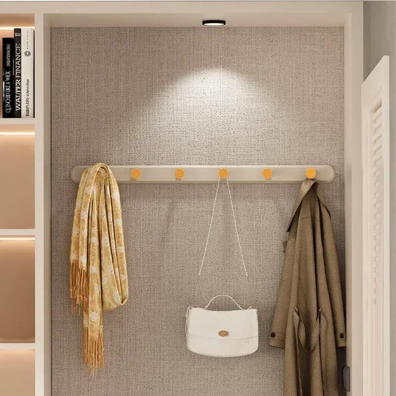 Porte-manteau mural vintage taupe élégant avec crochets pour couloirs