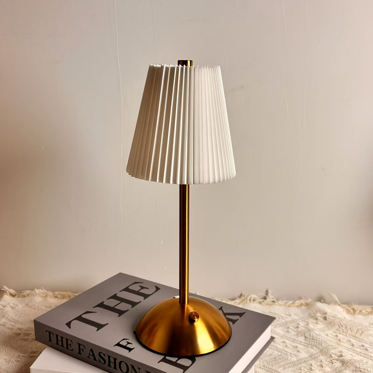 Wireless Bedside Lamp with Three Color Dimming
