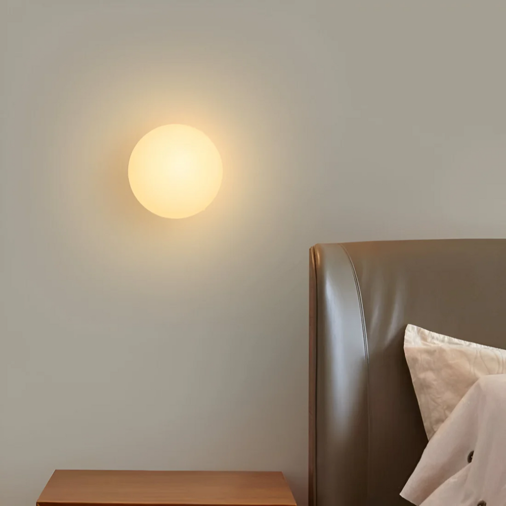 HaloGlass skleněný nástěnný svícen s teplým rozptýleným LED světlem