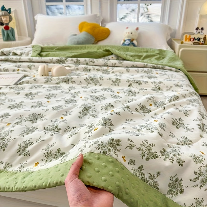 Lightweight Floral Summer Quilt for Cozy Sleep Comfort