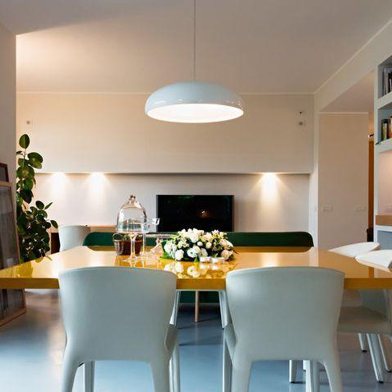 Závěsná lampa Orbita s kulatým moderním designem pro obývací pokoje