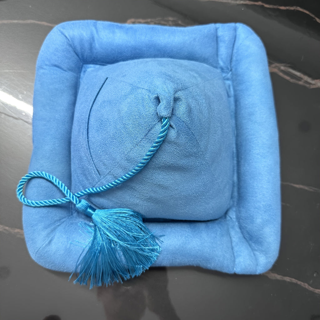 Pyramid Reading Pillow Stand