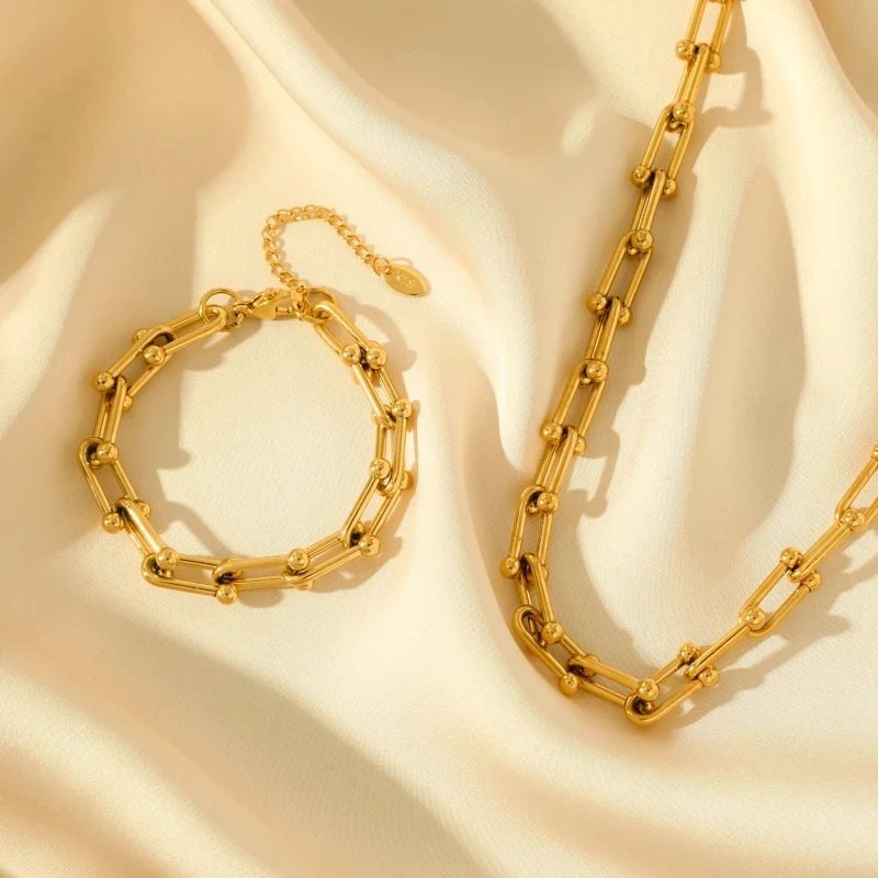 Lumiere Jewelry Set In Gold Link Form With Timeless Shine