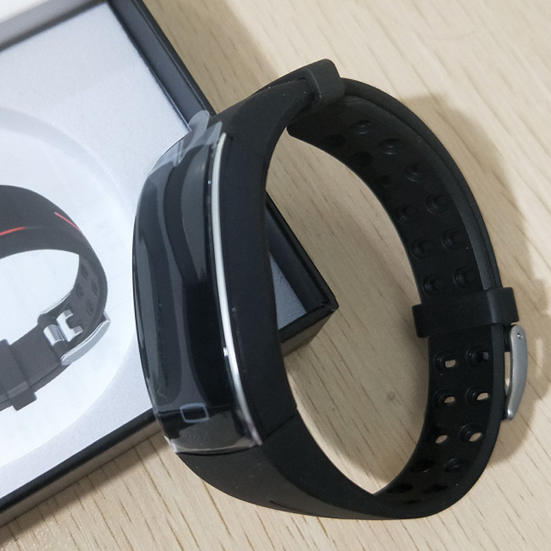Smartwatch With Blood Pressure And Heart Rate Tracking For Wellness