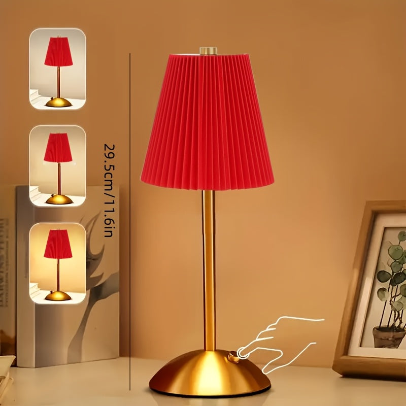Genopladelig lampe med flæsekantdetalje