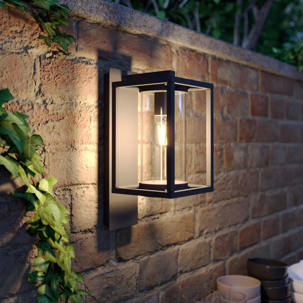 TerraLume Außenwandleuchte mit dunkelgrauem Aluminium und zylindrischem Glasdiffusor