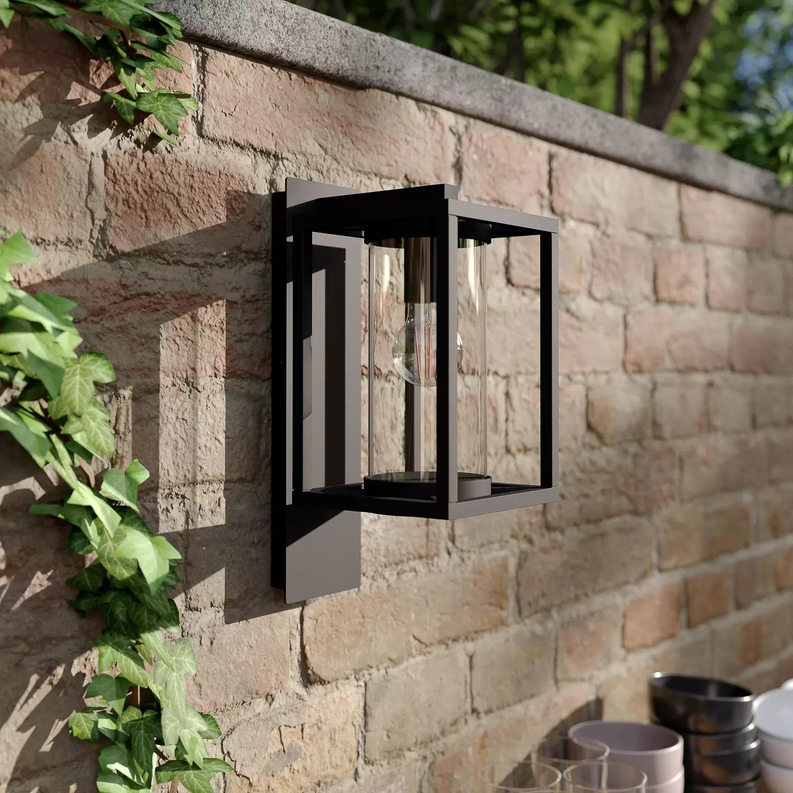 TerraLume Außenwandleuchte mit dunkelgrauem Aluminium und zylindrischem Glasdiffusor