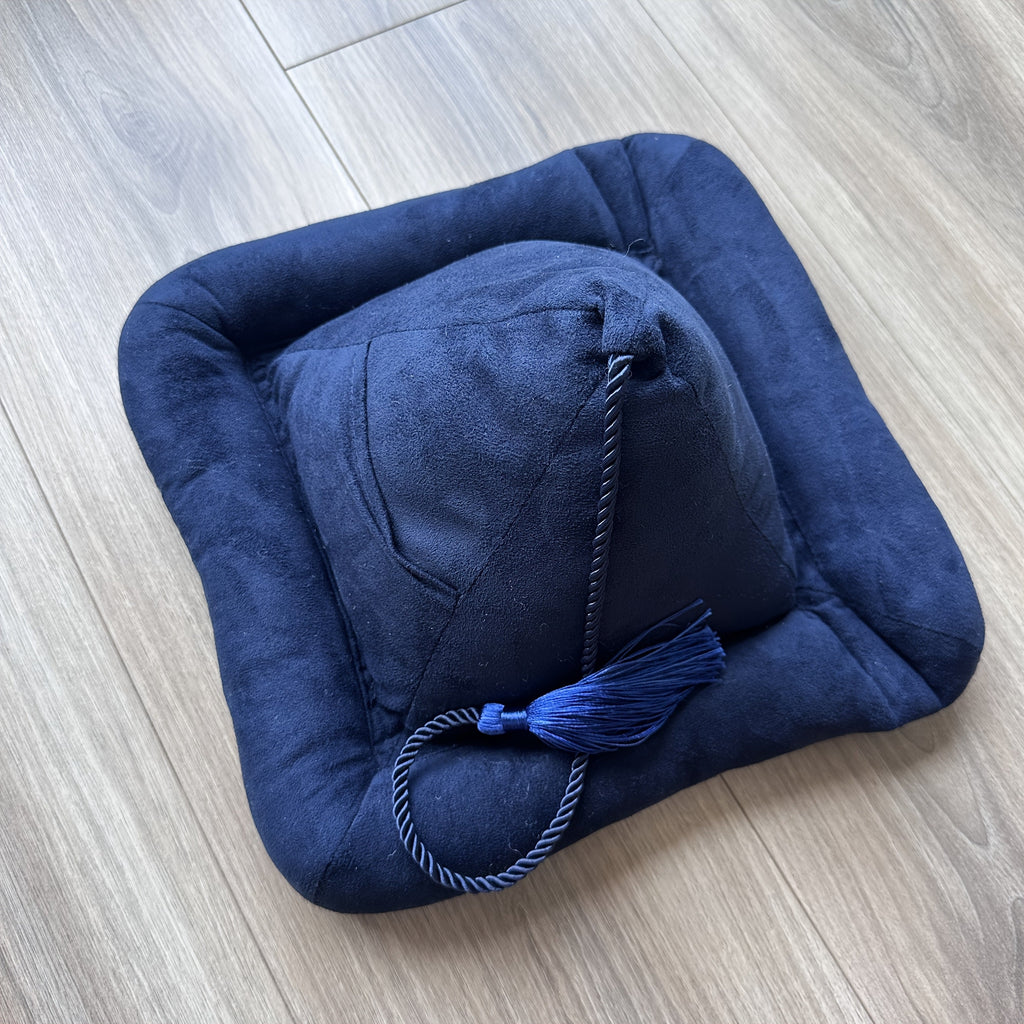 Pyramid Reading Pillow Stand
