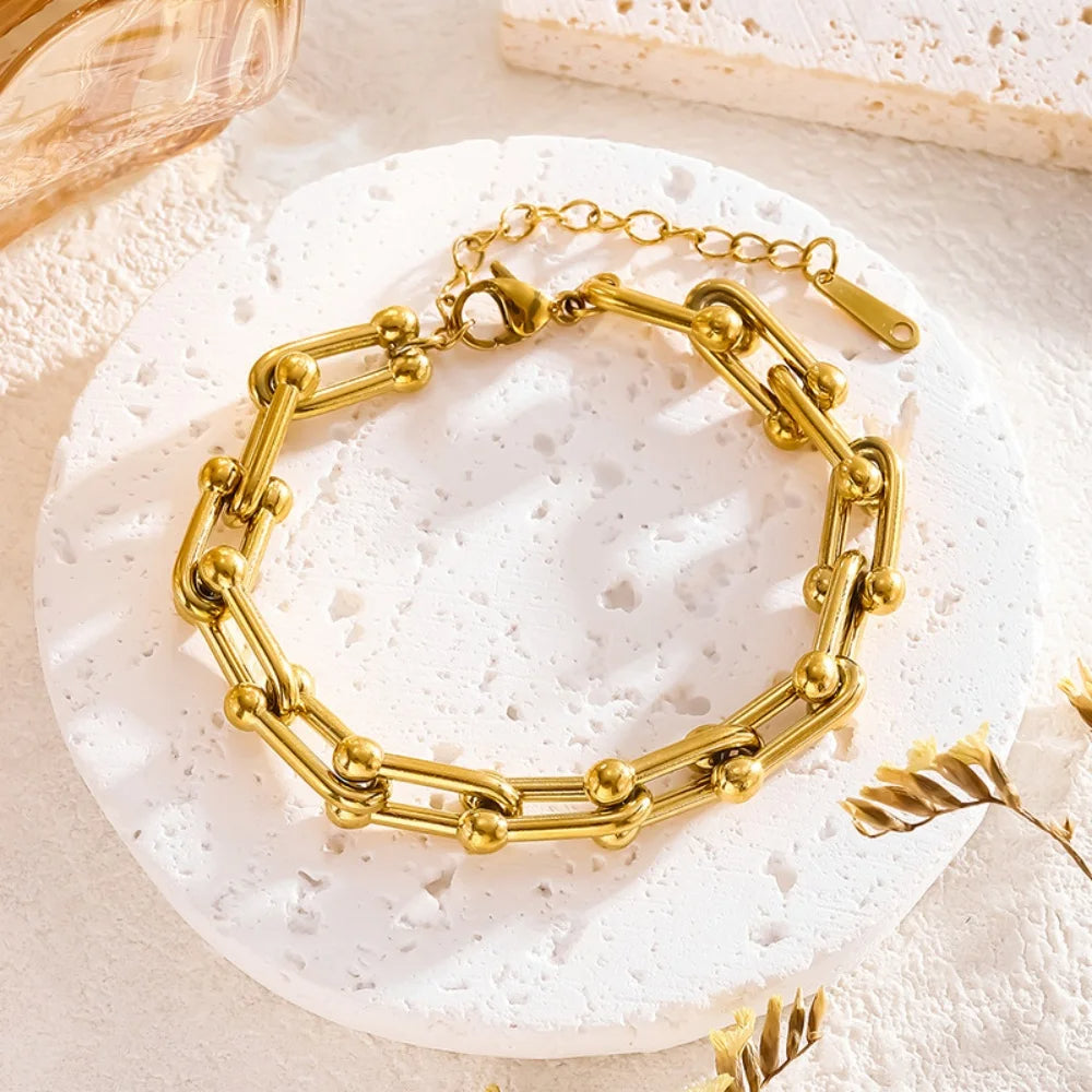 Lumiere Jewelry Set In Gold Link Form With Timeless Shine