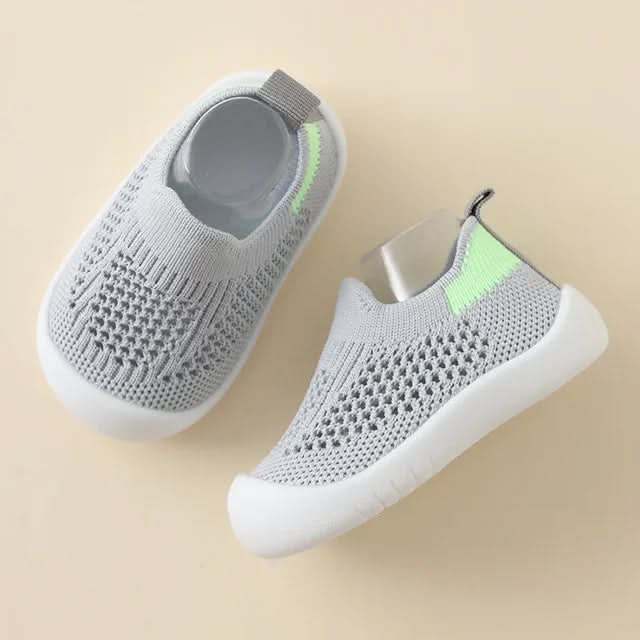 JoyStride Sneakers Leggere per Bambini con Suola Tread per Gioco Attivo