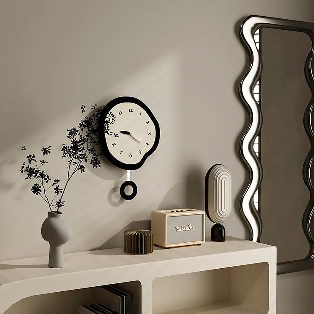 Vridde abstrakte veggur med stille kvarts pendeldesign