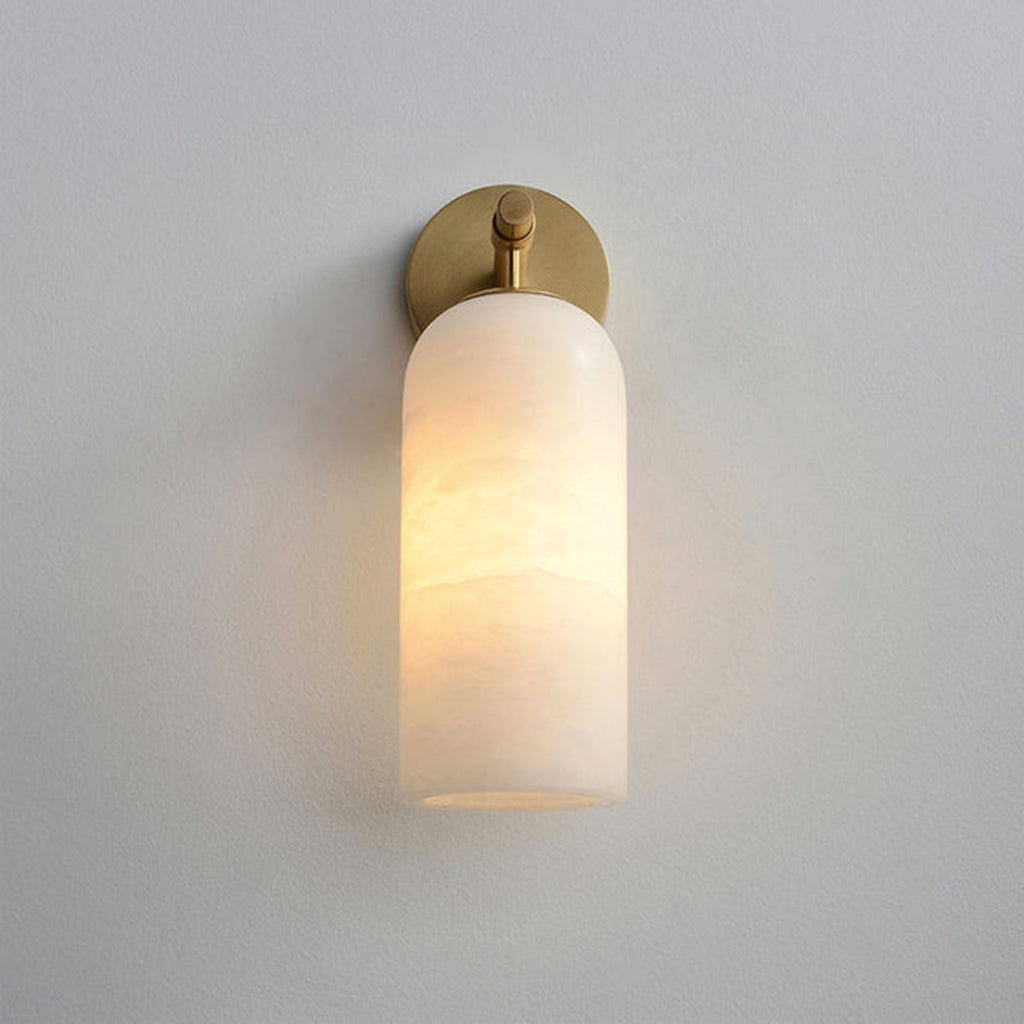 Lampada da parete cilindrica in alabastro con luce calda e cornice dorata