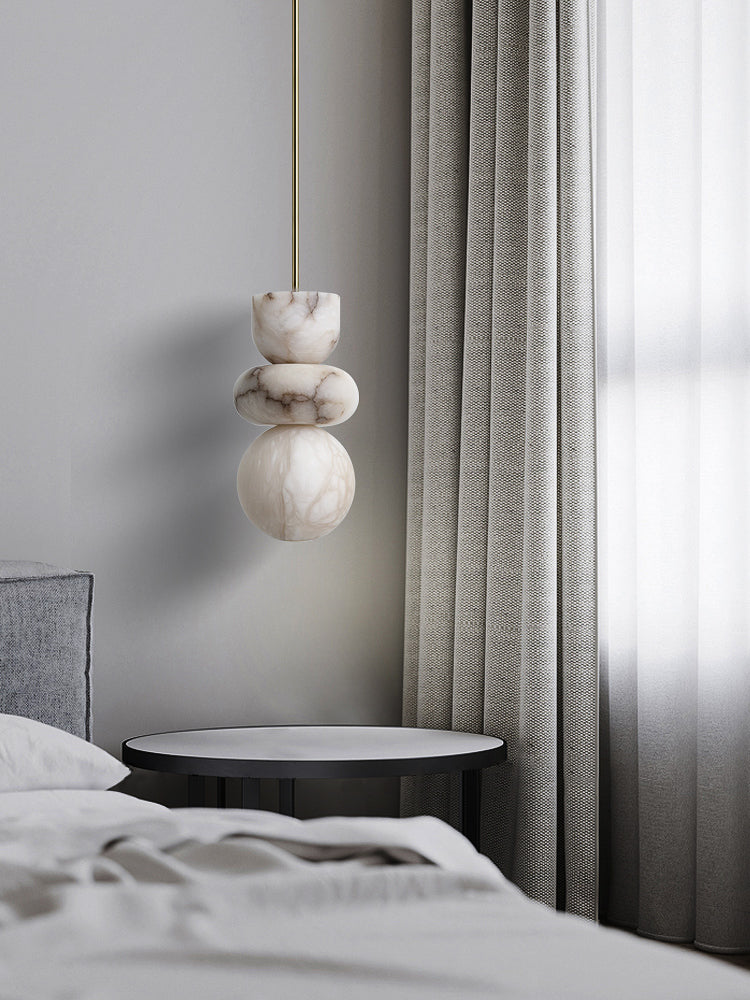 Alabasterpendellampa med mässingsarmatur och inbyggd LED
